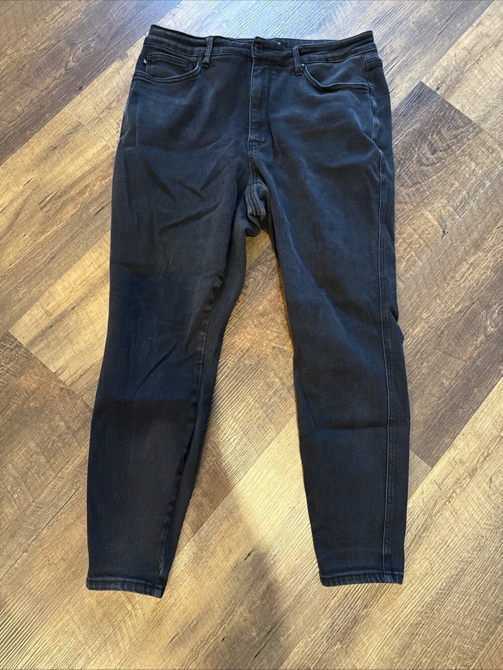 Judy Blue Black skinny jeans 14W 27” Inseam